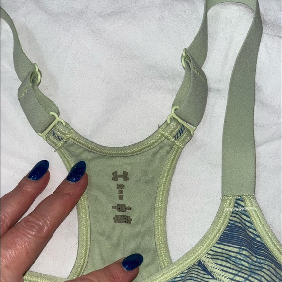Under armor sports bra. Size medium. - Picture 5 of 7